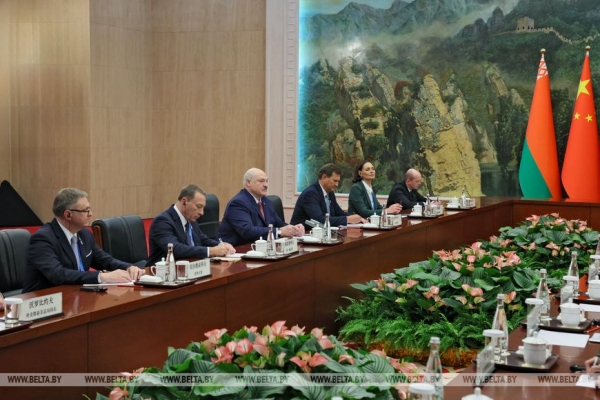 Си Цзиньпин предложил в сотрудничестве с Беларусью сосредоточиться на развитии производительных сил нового качества