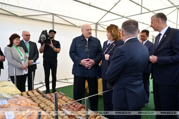 Китайское турне, картофельная инспекция и фактор "бабы Дуни" в торговле. Итоги недели Президента