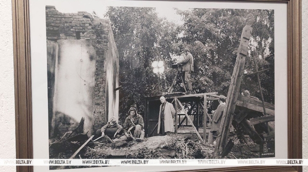 Новая выставка в галерее "Университет культуры" посвящена советскому кинематографу и героям ВОВ