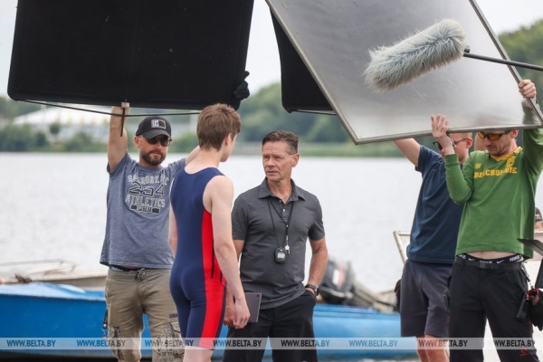 "Несколько месяцев актеры занимались академической греблей". Как снимают новое белорусское кино о спорте