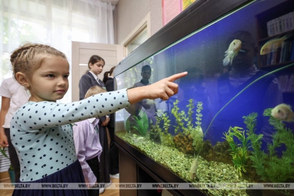 В Минске ребятам из социально-педагогического центра вручили подарки к новому учебному году