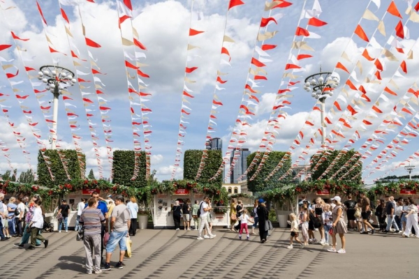 Мастер-классы, кулинарные шоу и интересная еда: почему стоит побывать на фестивале "Вкусы России"?