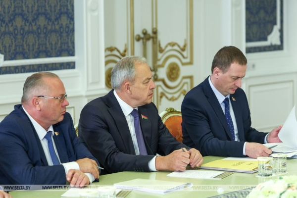 Китайское турне, картофельная инспекция и фактор "бабы Дуни" в торговле. Итоги недели Президента