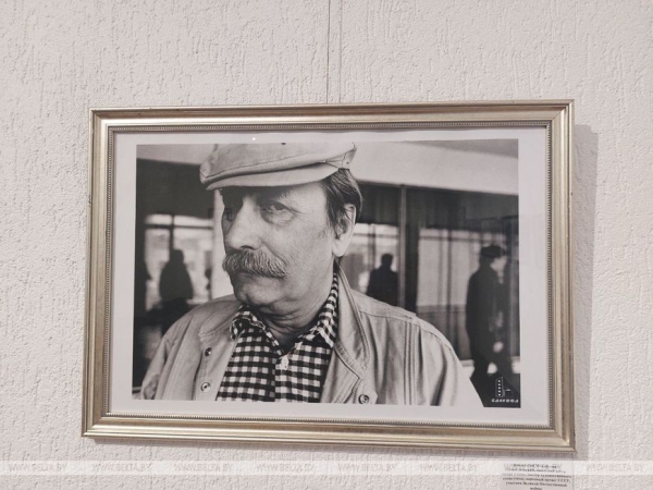 Новая выставка в галерее "Университет культуры" посвящена советскому кинематографу и героям ВОВ