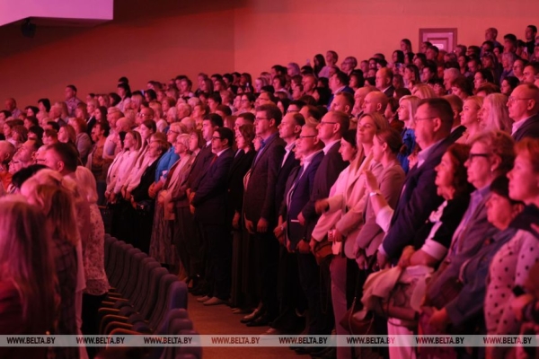 Советское кино на сцене Дворца Республики. Гала-концерт "Кинотеатр "Александрия" приехал в Минск Советское кино на сцене Дворца Республики. Гала-концерт "Кинотеатр "Александрия" приехал в Минск