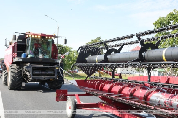 Глава Минсельхозпрода: переброска техники между регионами помогает убрать хлеб вовремя и без потерь