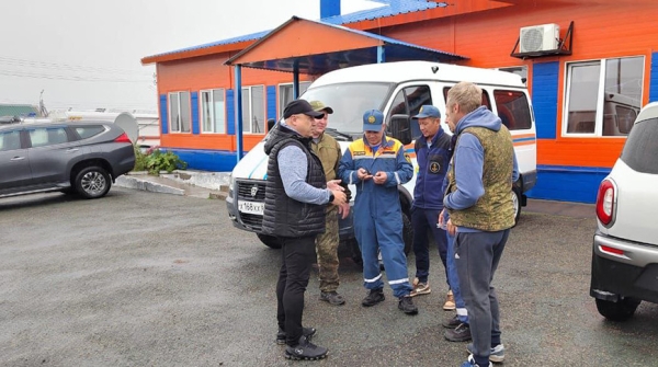 Десять туристов пропали на Курилах в районе вулкана Баранского