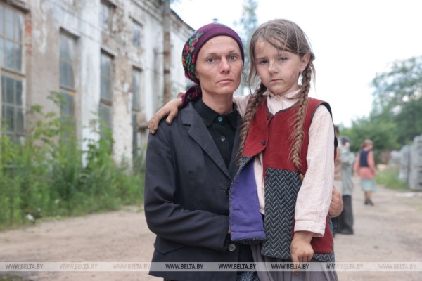 Юные герои, работа с овчарками и знакомство с историей. Как идут съемки фильма "Близнецы Освенцима" в Минске