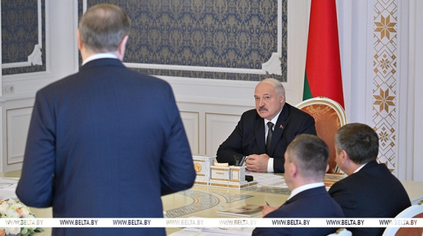 Лукашенко предложил механизм совместной работы государственных и частных фармпредприятий Лукашенко предложил механизм совместной работы государственных и частных фармпредприятий