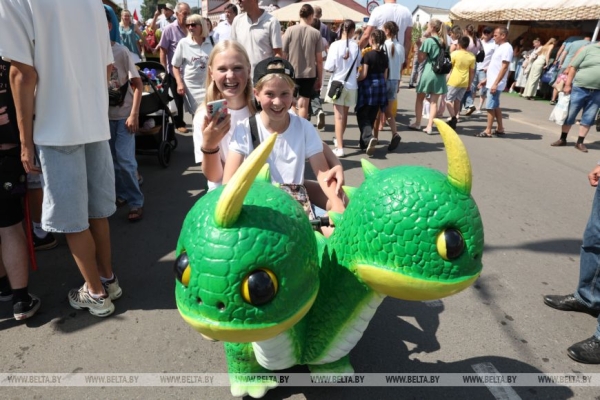 От выкупа невесты до каравая. Свадебный обряд Полесья воссоздали на фестивале в Мотоле 