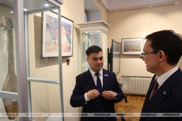 Знакомство с культурой Казахстана. Выставка к 180-летию со дня рождения Абая Кунанбаева открылась в Минске 