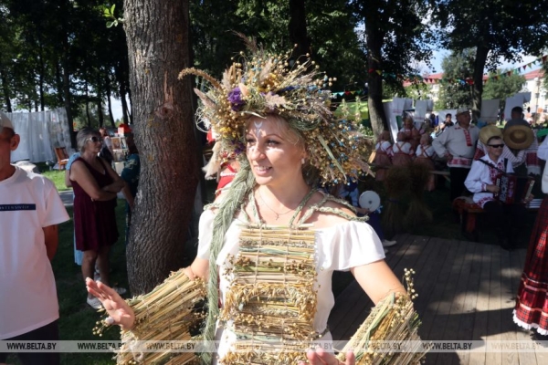 "Льняная карусель" закружила в Корме