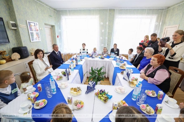 В Минске ребятам из социально-педагогического центра вручили подарки к новому учебному году