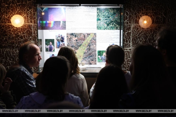 Фрагменты найденного под Смолевичами метеорита показали в Минском планетарии  