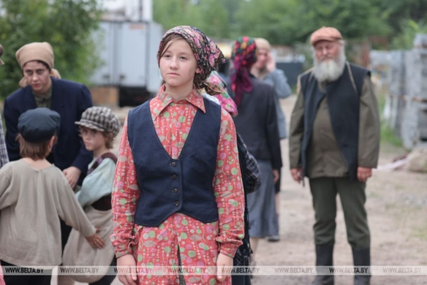 Юные герои, работа с овчарками и знакомство с историей. Как идут съемки фильма "Близнецы Освенцима" в Минске