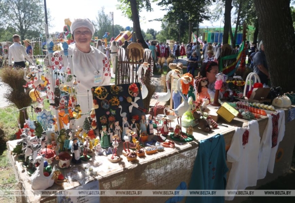 "Льняная карусель" закружила в Корме