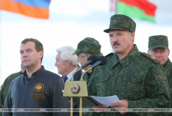 "Наконец, как и должно быть, мы вместе". Как проходили первые белорусско-российские учения "Запад" 