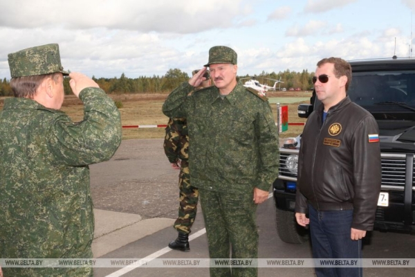 "Наконец, как и должно быть, мы вместе". Как проходили первые белорусско-российские учения "Запад" 