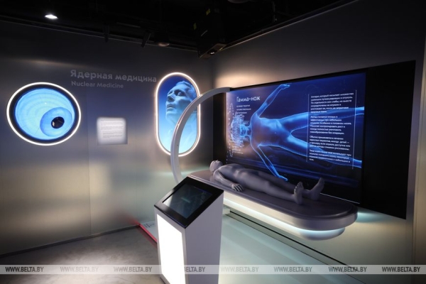 Мирный атом, переговоры в Кремле, инспекция на востоке и момент для Украины. Итоги недели Президента