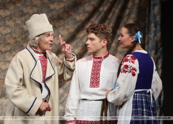 Легендарной "Несцеркой" открыли юбилейный 100-й сезон артисты Коласовского театра