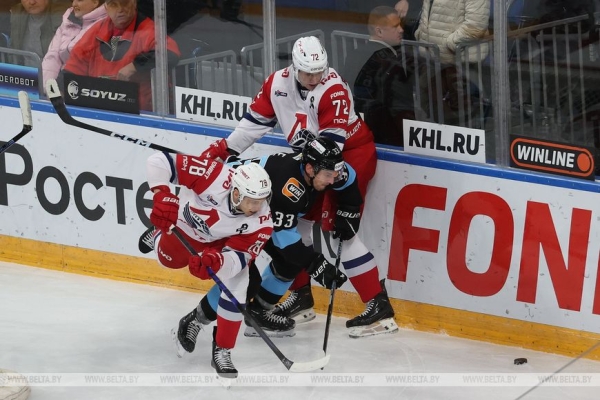 Хоккеисты "Динамо" обыграли "Локомотив" и продлили серию побед на родном льду
