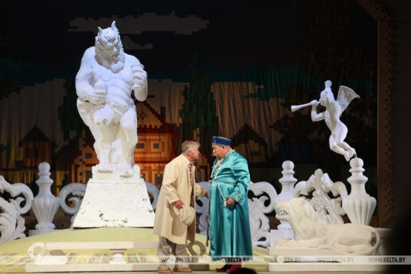 Легендарной "Несцеркой" открыли юбилейный 100-й сезон артисты Коласовского театра