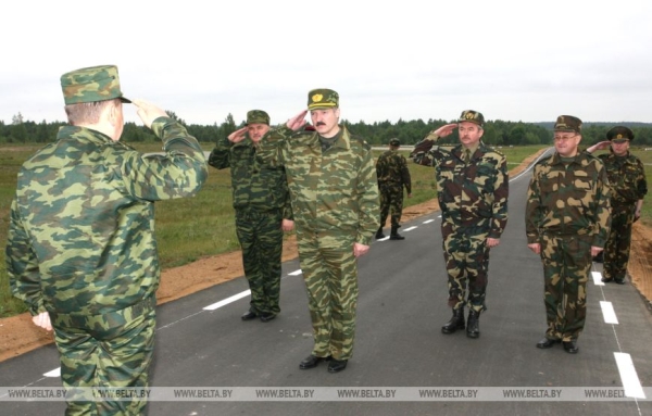 "Наконец, как и должно быть, мы вместе". Как проходили первые белорусско-российские учения "Запад" 