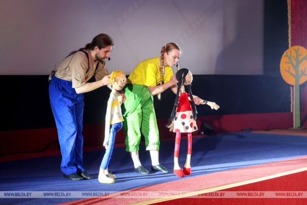 Ярко, позитивно и с задором. В Могилеве дали старт международному фестивалю "Анимаевка-2025" 