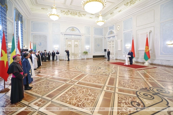 Лукашенко принял верительные грамоты послов зарубежных стран