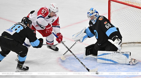 Хоккеисты "Динамо" обыграли "Локомотив" и продлили серию побед на родном льду