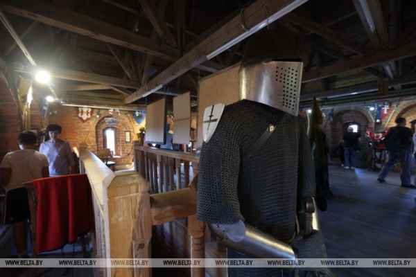 Добрые книги, кофе из желудей, автографы звезд. Чем запомнился День письменности в Лиде