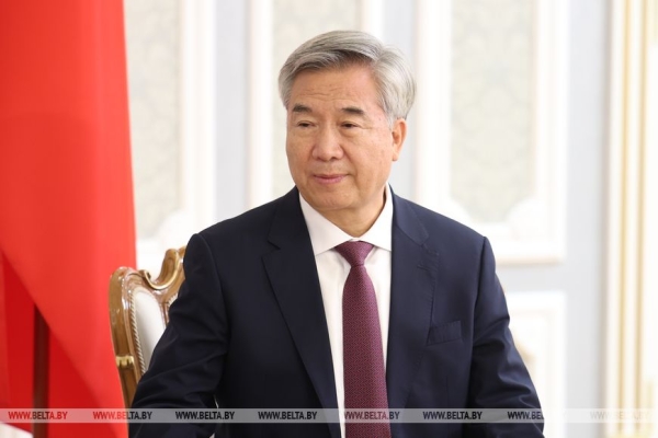 Мирный атом, переговоры в Кремле, инспекция на востоке и момент для Украины. Итоги недели Президента