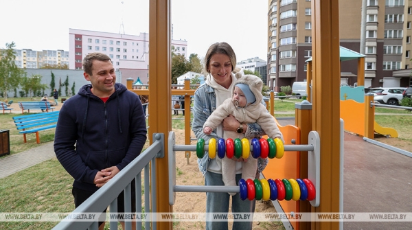 "Уютный уголок", инклюзивная площадка и уникальная аллея. Какие новые зоны отдыха появились в Минске