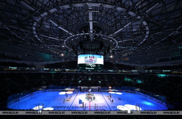 Хоккеисты "Динамо" обыграли "Локомотив" и продлили серию побед на родном льду