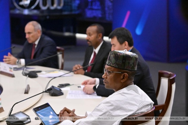 Мирный атом, переговоры в Кремле, инспекция на востоке и момент для Украины. Итоги недели Президента