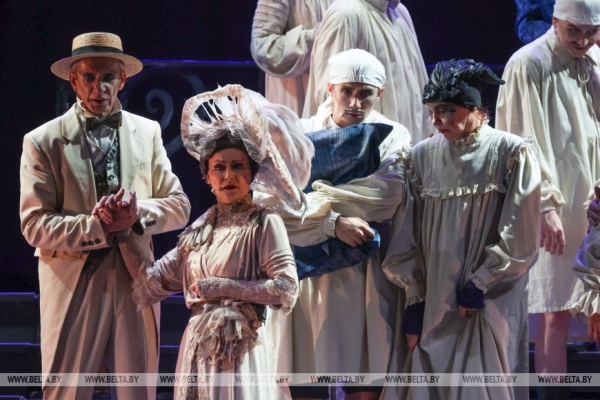 Мюзикл "Обыкновенное чудо" представили зрителям на сцене Музыкального театра