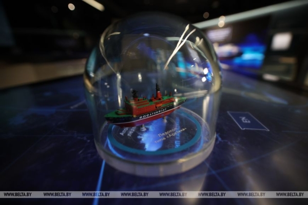 Мирный атом, переговоры в Кремле, инспекция на востоке и момент для Украины. Итоги недели Президента