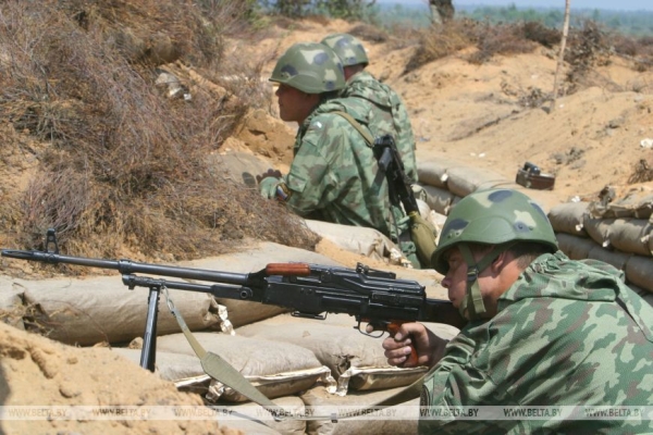 "Наконец, как и должно быть, мы вместе". Как проходили первые белорусско-российские учения "Запад" 