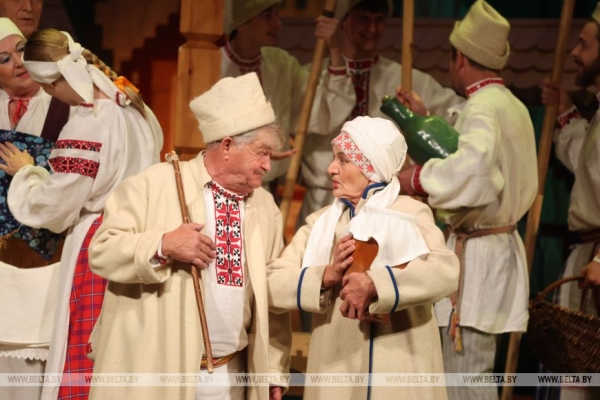 Легендарной "Несцеркой" открыли юбилейный 100-й сезон артисты Коласовского театра