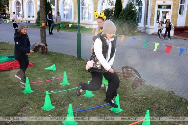 Ярко, позитивно и с задором. В Могилеве дали старт международному фестивалю "Анимаевка-2025" 