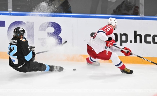 Хоккеисты "Динамо" обыграли "Локомотив" и продлили серию побед на родном льду