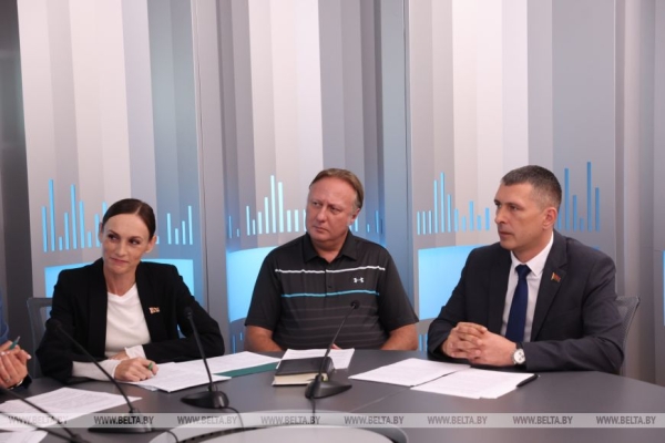 Уборка древесины, ремонт и озеленение. Какие работы по благоустройству проводят дорожники Минской области