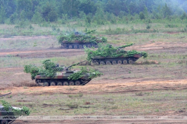 "Наконец, как и должно быть, мы вместе". Как проходили первые белорусско-российские учения "Запад" 