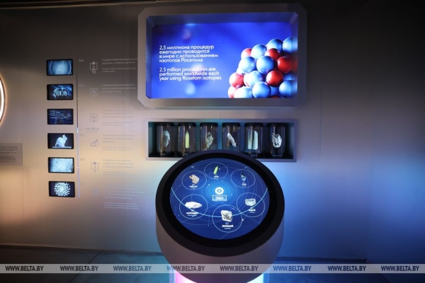 Мирный атом, переговоры в Кремле, инспекция на востоке и момент для Украины. Итоги недели Президента