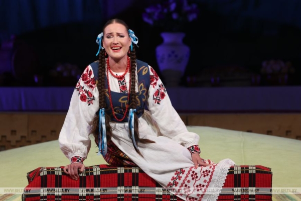 Легендарной "Несцеркой" открыли юбилейный 100-й сезон артисты Коласовского театра