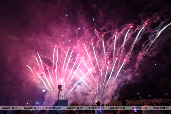 Добрые книги, кофе из желудей, автографы звезд. Чем запомнился День письменности в Лиде