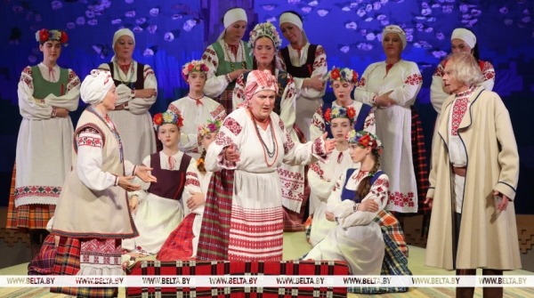 Легендарной "Несцеркой" открыли юбилейный 100-й сезон артисты Коласовского театра