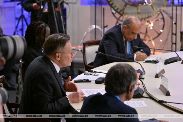 Мирный атом, переговоры в Кремле, инспекция на востоке и момент для Украины. Итоги недели Президента