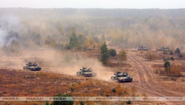 "Наконец, как и должно быть, мы вместе". Как проходили первые белорусско-российские учения "Запад" 