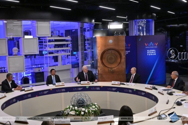 Мирный атом, переговоры в Кремле, инспекция на востоке и момент для Украины. Итоги недели Президента